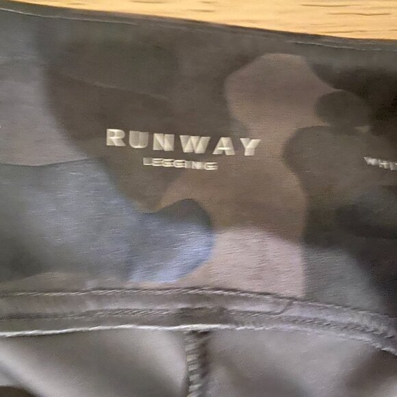 WHBM Camo Print Runway Legging Size 12L - Picture 5 of 13